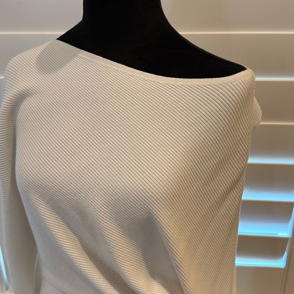 Banana Republic Ribbed White Sweater - Picture 2 of 5